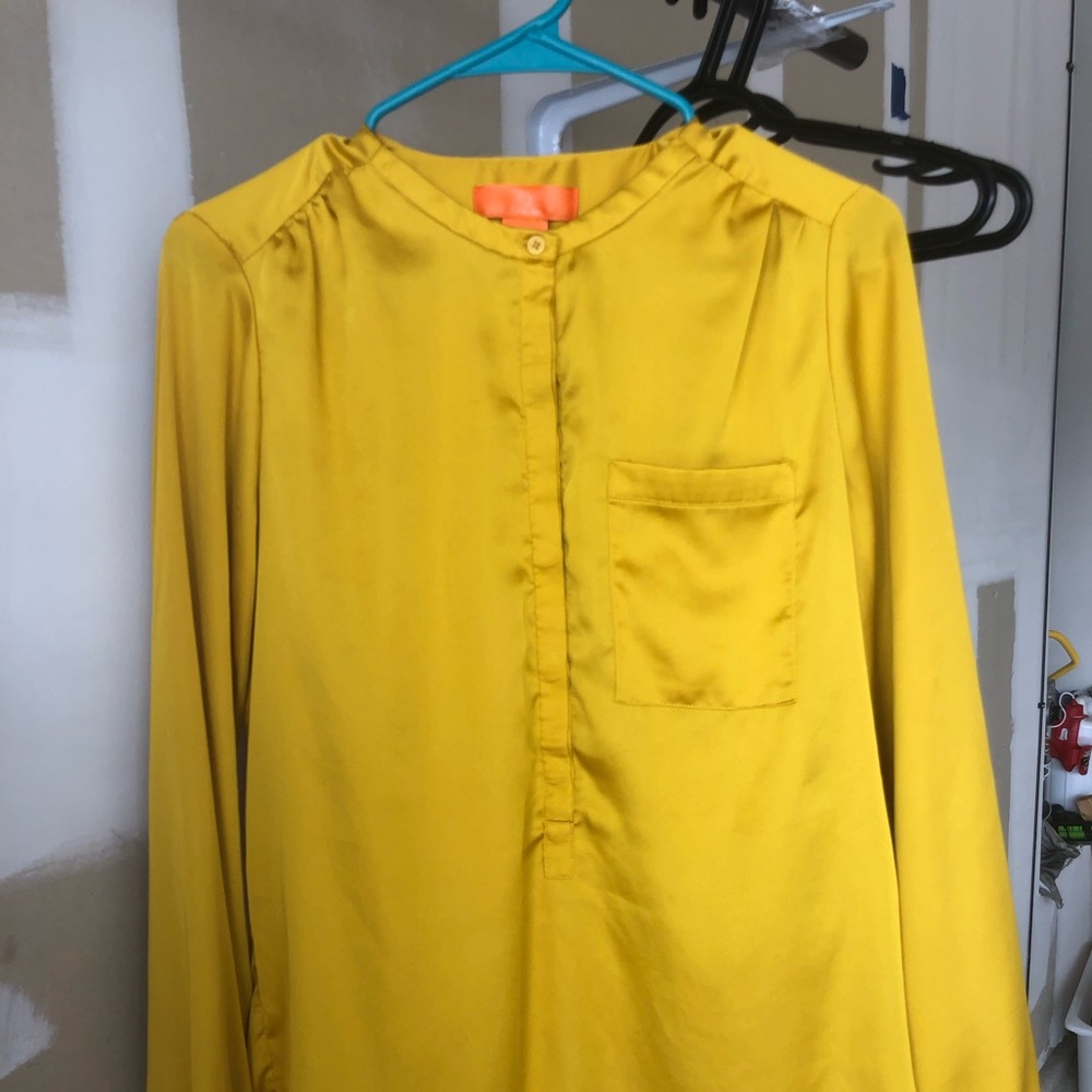 Clothes - Picture 1 of 8